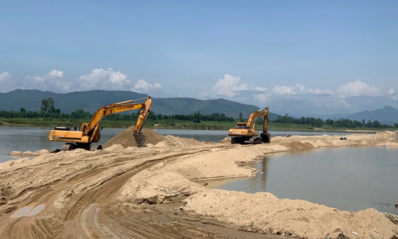 Hà[-]Nội:[-]Thu[-]về[-]gần[-]1.700[-]tỷ[-]đồng[-]từ[-]phiên[-]đấu[-]giá[-]quyền[-]khai[-]thác[-]khoáng[-]sản[-]